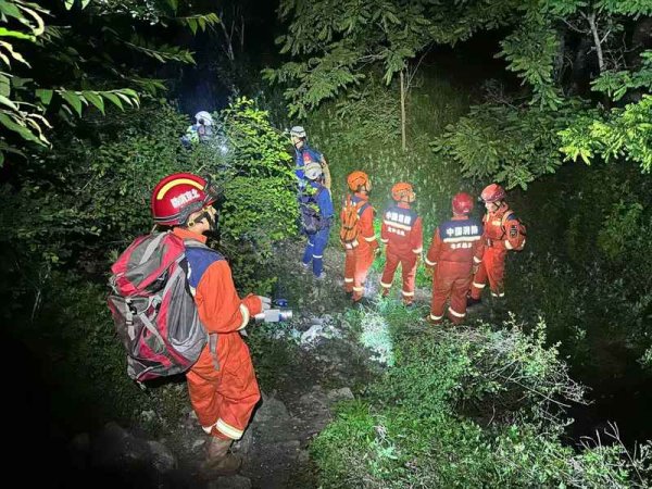 百家乐正规平台2026最新版下载 一家四口在北京门头沟登山迷途，被困四天后获救