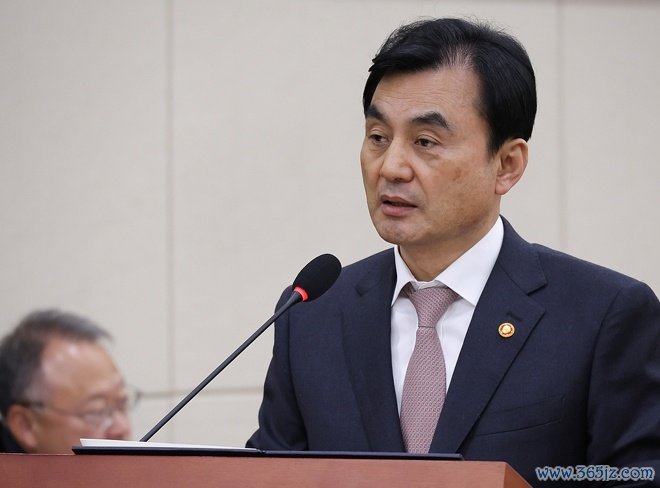 韩国国防部主座安圭伯 费力图 图源：视觉中国